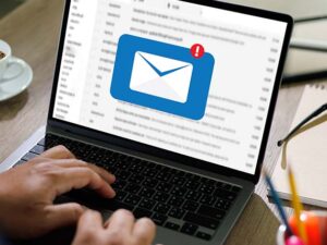 Email aziendali, il datore di lavoro decide, a suo rischio, per quanto tenere i metadati